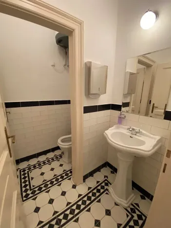 Pronájem kanceláře, Praha - Libeň, Zvonařovská, 56 m2