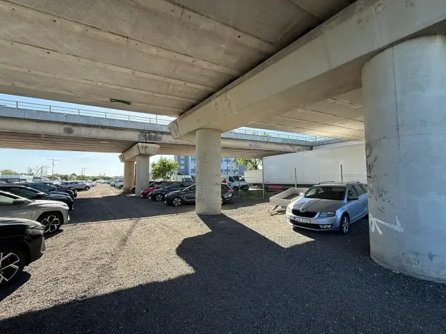 Pronájem komerčního pozemku, Praha, Radiová, 200 m2