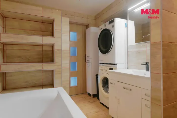 Prodej rodinného domu, Stěžery, Lipová, 250 m2