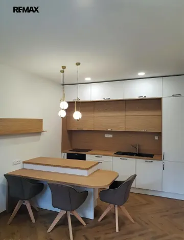 Pronájem bytu 2+kk, Praha - Žižkov, Sudoměřská, 66 m2