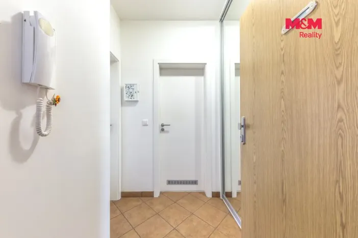 Pronájem bytu 1+kk, Praha, Švihovská, 37 m2