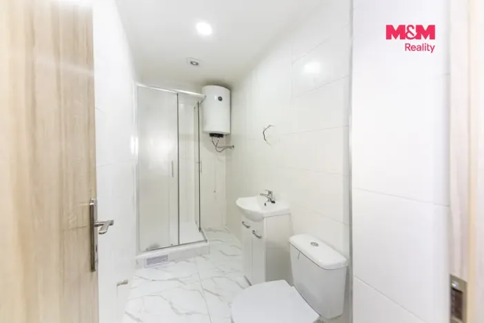 Pronájem bytu 1+kk, Velim, třída Krále Jiřího, 20 m2