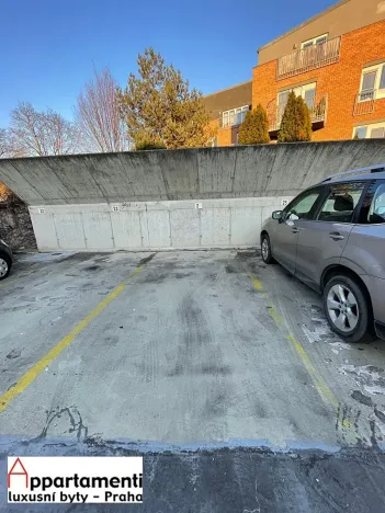 Pronájem garážového stání, Praha - Uhříněves, 12 m2