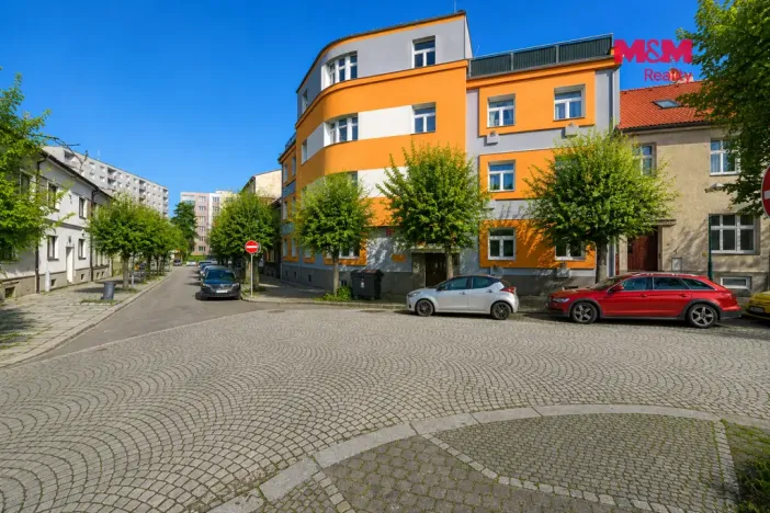 Prodej bytu 1+kk, Plzeň - Doubravka, Habrmannovo náměstí, 30 m2