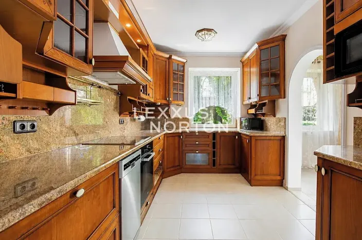 Pronájem rodinného domu, Praha - Řepy, Doubravínova, 480 m2