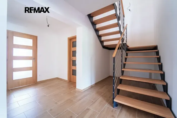 Prodej rodinného domu, Všechlapy, 180 m2