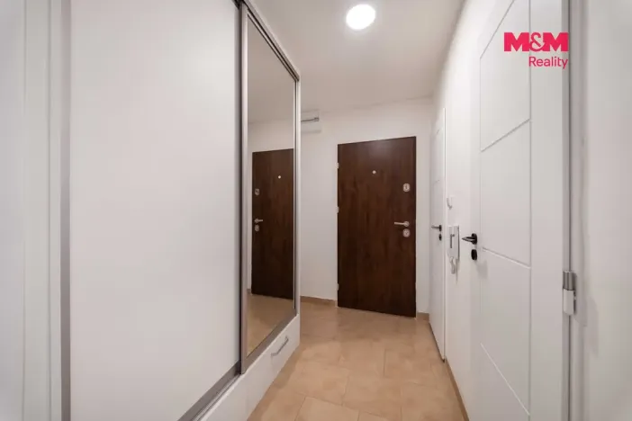 Pronájem bytu 2+kk, Praha, Bruslařská, 40 m2