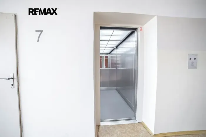 Prodej bytu 1+kk, Praha - Háje, Bajkonurská, 27 m2