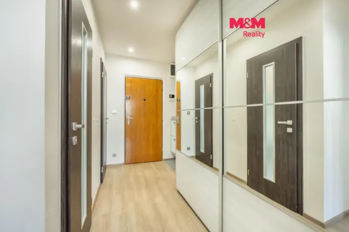 Prodej bytu 2+kk, Praha - Kobylisy, Rajmonova, 44 m2