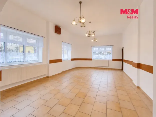 Pronájem obchodního prostoru, Plzeň - Lobzy, Petřínská, 88 m2
