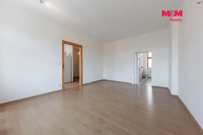 Prodej bytu 1+1, Karlovy Vary - Dvory, Kpt. Jaroše, 40 m2