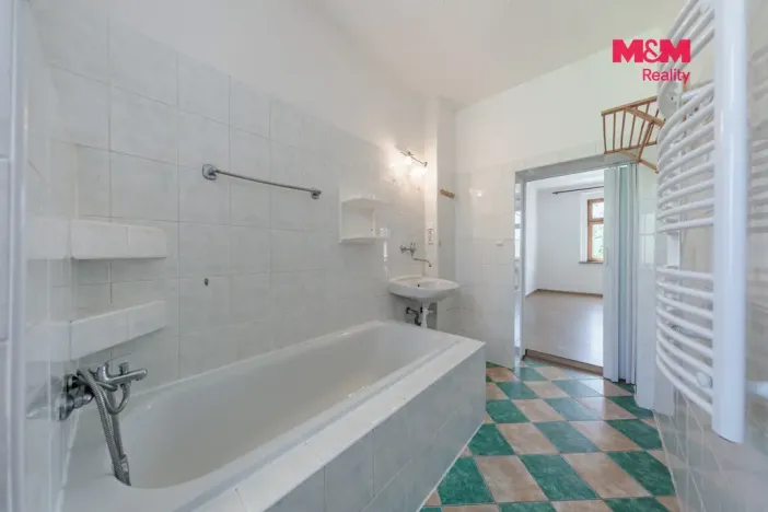 Prodej bytu 1+1, Karlovy Vary - Dvory, Kpt. Jaroše, 40 m2