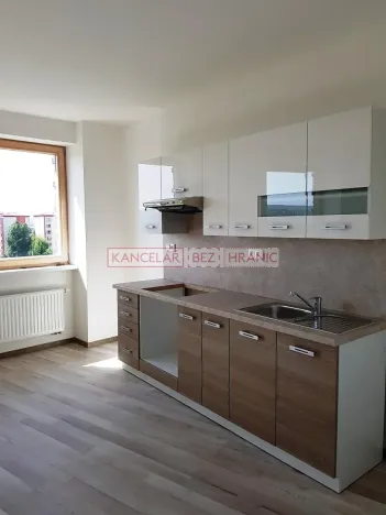 Pronájem bytu 2+kk, Otrokovice, nám. 3. května, 57 m2