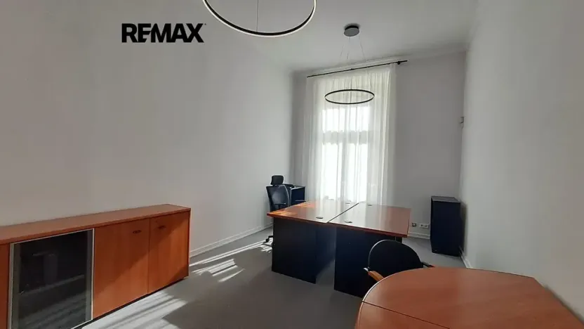 Pronájem kanceláře, Praha - Karlín, Sokolovská, 69 m2