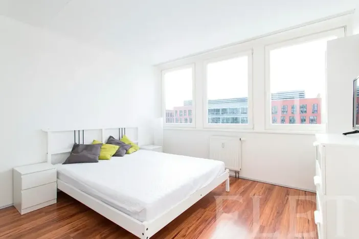 Pronájem bytu 2+kk, Praha - Karlín, Molákova, 42 m2