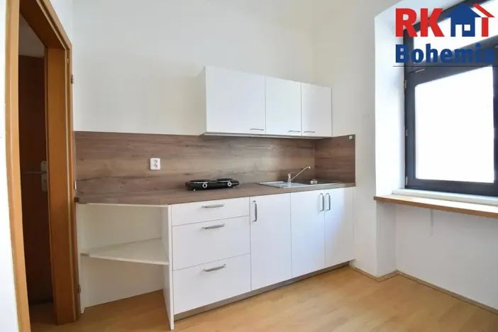 Pronájem bytu 1+kk, Praha - Břevnov, Na Petynce, 29 m2