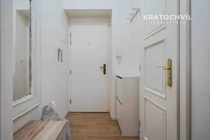 Pronájem bytu 1+kk, Praha - Bubeneč, Korunovační, 32 m2