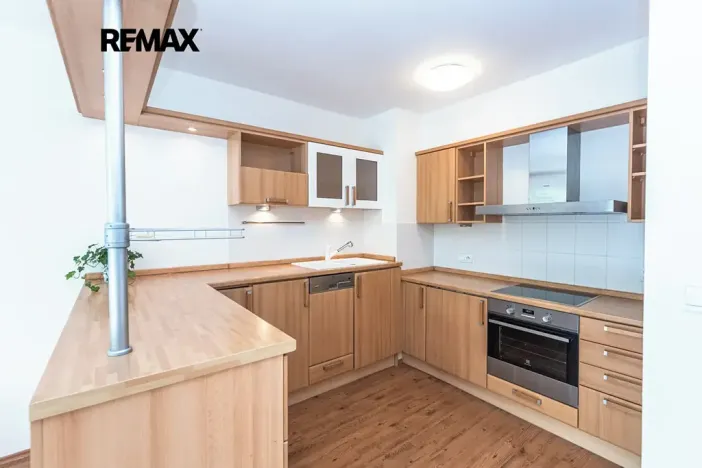 Prodej bytu 2+kk, Praha - Hlubočepy, Kováříkova, 37222 m2