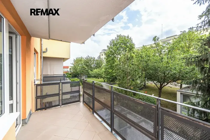 Prodej bytu 2+kk, Praha - Hlubočepy, Kováříkova, 37222 m2