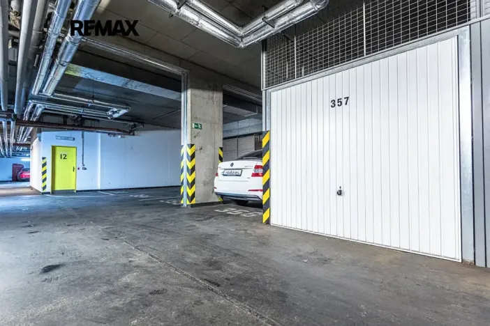 Prodej bytu 2+kk, Praha - Hlubočepy, Kováříkova, 37222 m2