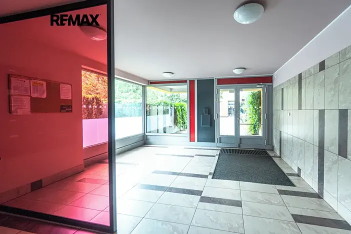 Prodej bytu 2+kk, Praha - Hlubočepy, Kováříkova, 37222 m2