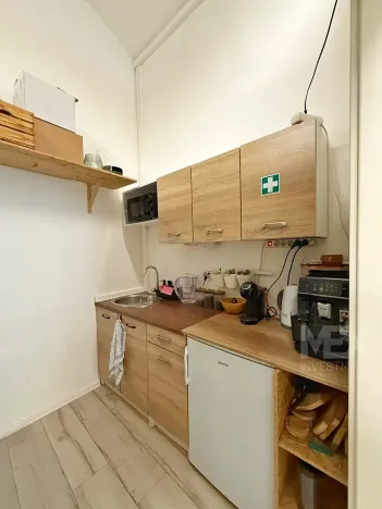 Pronájem obchodního prostoru, Praha - Žižkov, Husitská, 89 m2