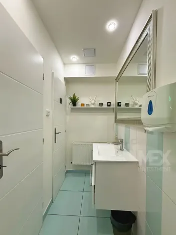 Pronájem obchodního prostoru, Praha - Žižkov, Husitská, 89 m2