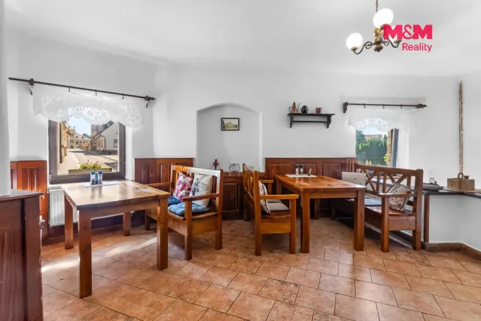 Prodej restaurace, Lomnice nad Popelkou, Poděbradova, 600 m2