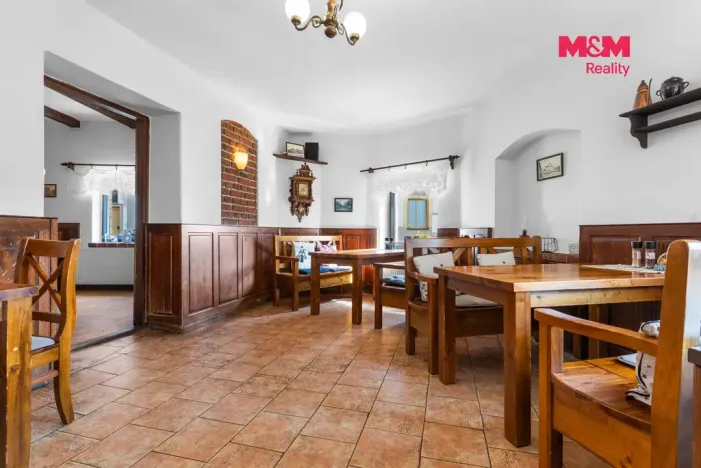 Prodej restaurace, Lomnice nad Popelkou, Poděbradova, 600 m2