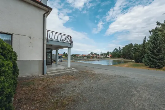Prodej komerční nemovitosti, Klamoš, 865 m2
