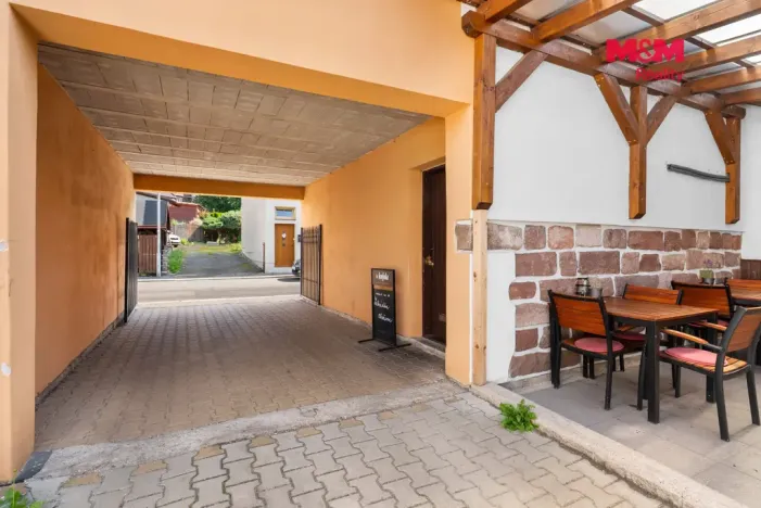 Prodej ubytování, Lomnice nad Popelkou, Poděbradova, 600 m2