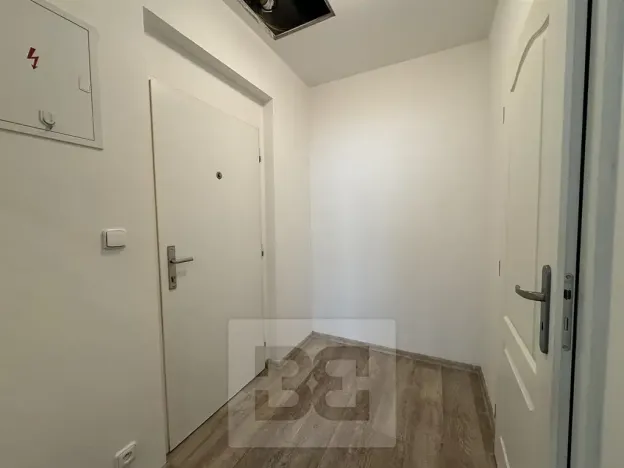 Pronájem bytu 1+kk, Praha - Smíchov, 30 m2