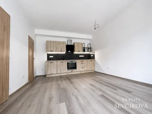 Pronájem bytu 1+kk, Hradec Králové, Bidlova, 30 m2