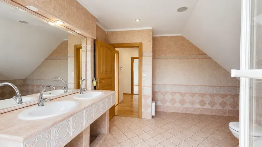 Prodej rodinného domu, Praha - Pitkovice, Klouzková, 181 m2