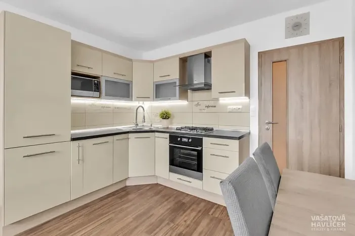 Pronájem bytu 2+kk, Hradec Králové, třída Edvarda Beneše, 49 m2