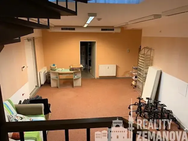 Pronájem obchodního prostoru, Praha - Vinohrady, Řipská, 143 m2