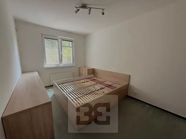 Pronájem bytu 2+kk, Praha - Pitkovice, Křemenáčová, 49 m2