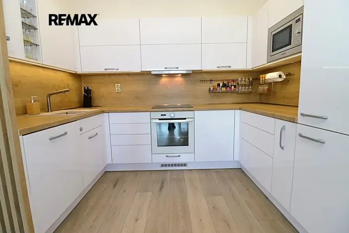 Prodej bytu 4+kk, Pardubice, Husova, 93 m2