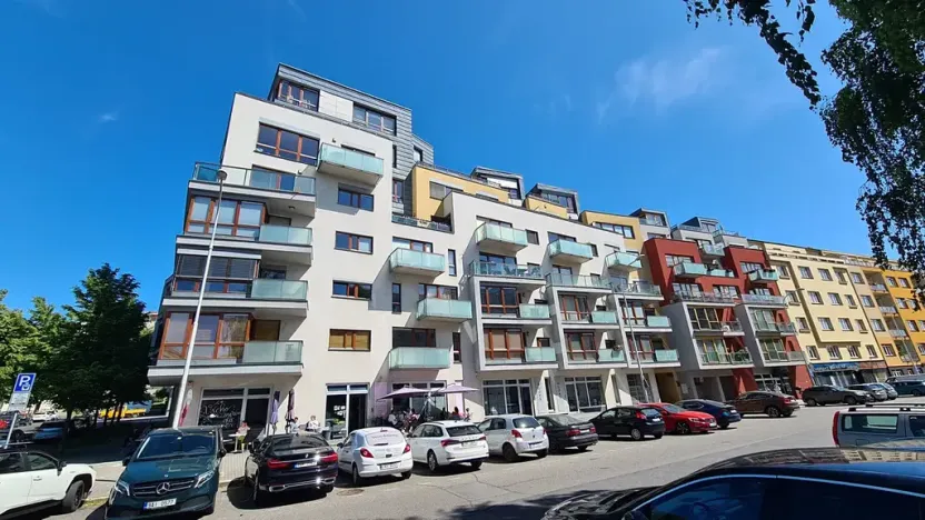 Pronájem garážového stání, Praha - Podolí, Nedvědovo náměstí, 20 m2