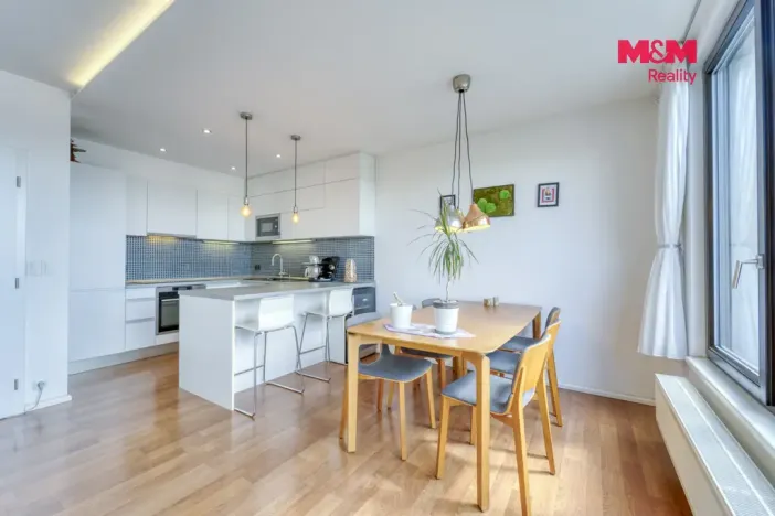 Prodej bytu 3+kk, Praha - Vysočany, Sousedíkova, 72 m2