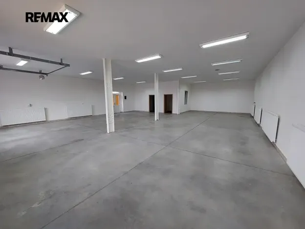 Pronájem obchodního prostoru, Slavkov u Brna, 200 m2