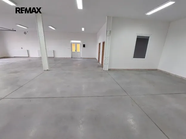 Pronájem obchodního prostoru, Slavkov u Brna, 200 m2