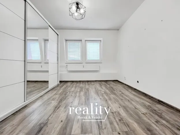 Prodej bytu 2+1, Hevlín, 48 m2