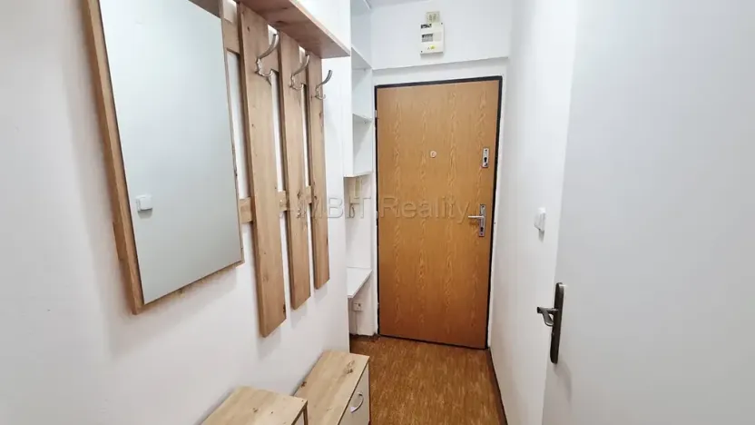 Pronájem bytu 1+kk, Praha - Hloubětín, Šestajovická, 30 m2