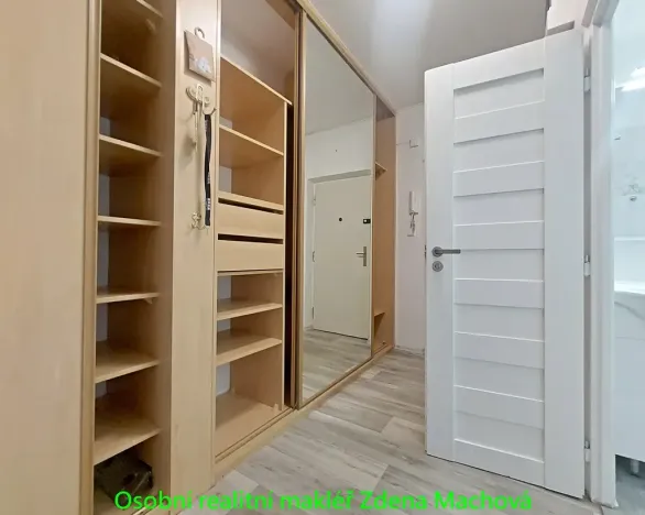 Pronájem bytu 2+1, Praha - Malešice, Káranská, 56 m2