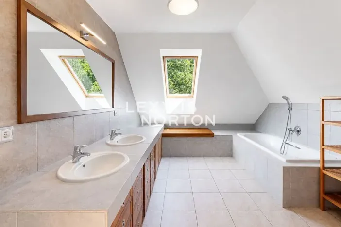 Prodej rodinného domu, Zvole, Hlavní, 378 m2