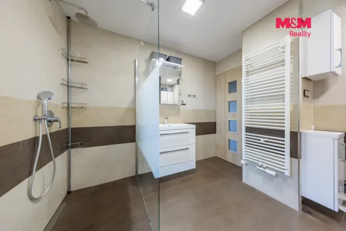 Prodej činžovního domu, Karlovy Vary - Dvory, V Lučinách, 330 m2