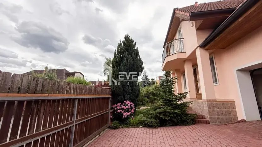 Prodej rodinného domu, Praha - Lysolaje, Nad Helmrovkou, 300 m2