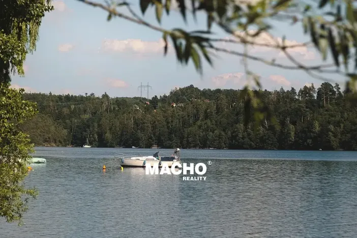 Prodej komerčního pozemku, Drevníky, 8640 m2