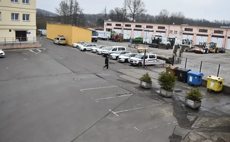 Pronájem kanceláře, Chlumec, U Dálnice, 42 m2